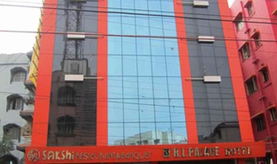 R L Palace Hotell Burnpur Exteriör bild